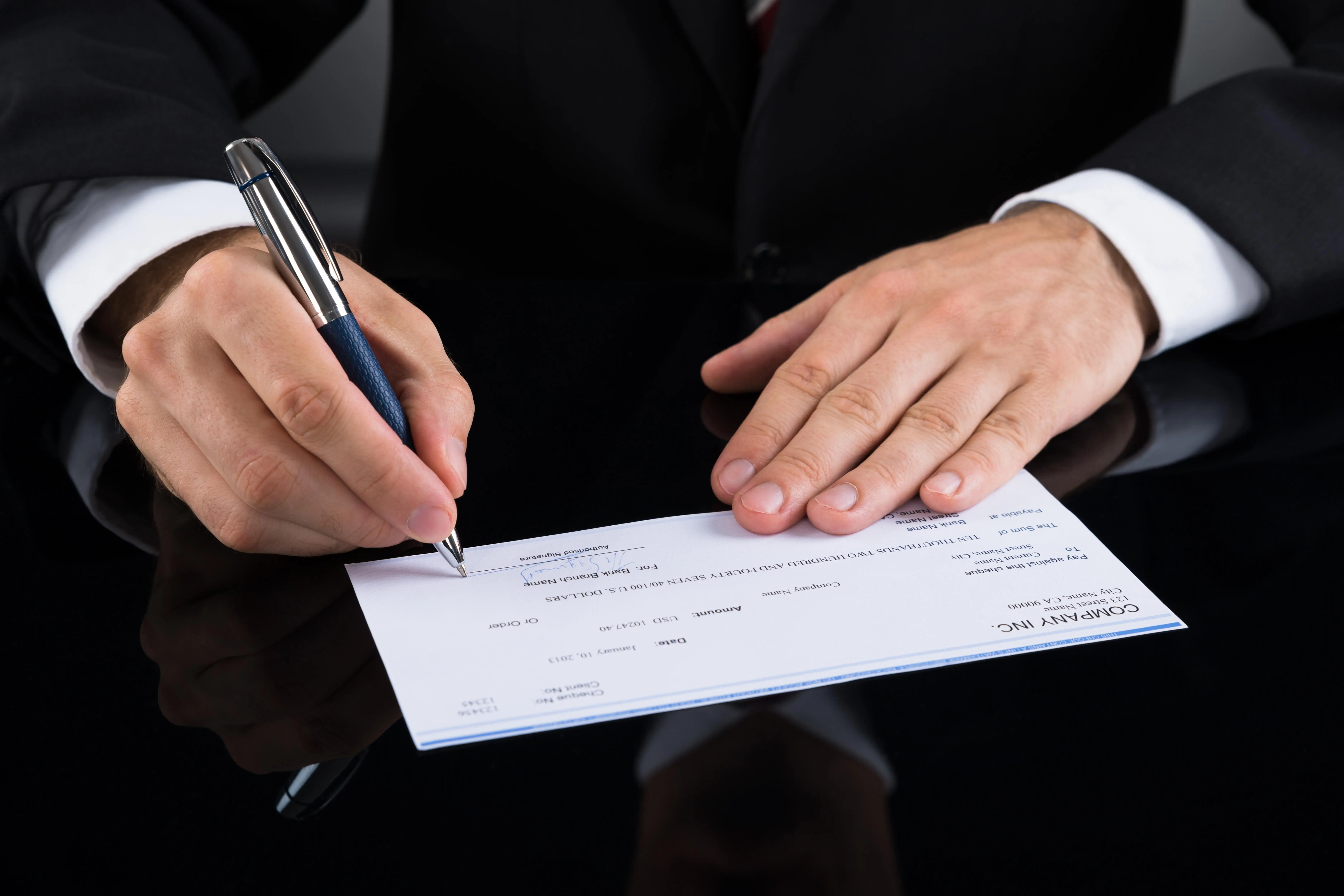best advocate for cheque bounce case in UAE