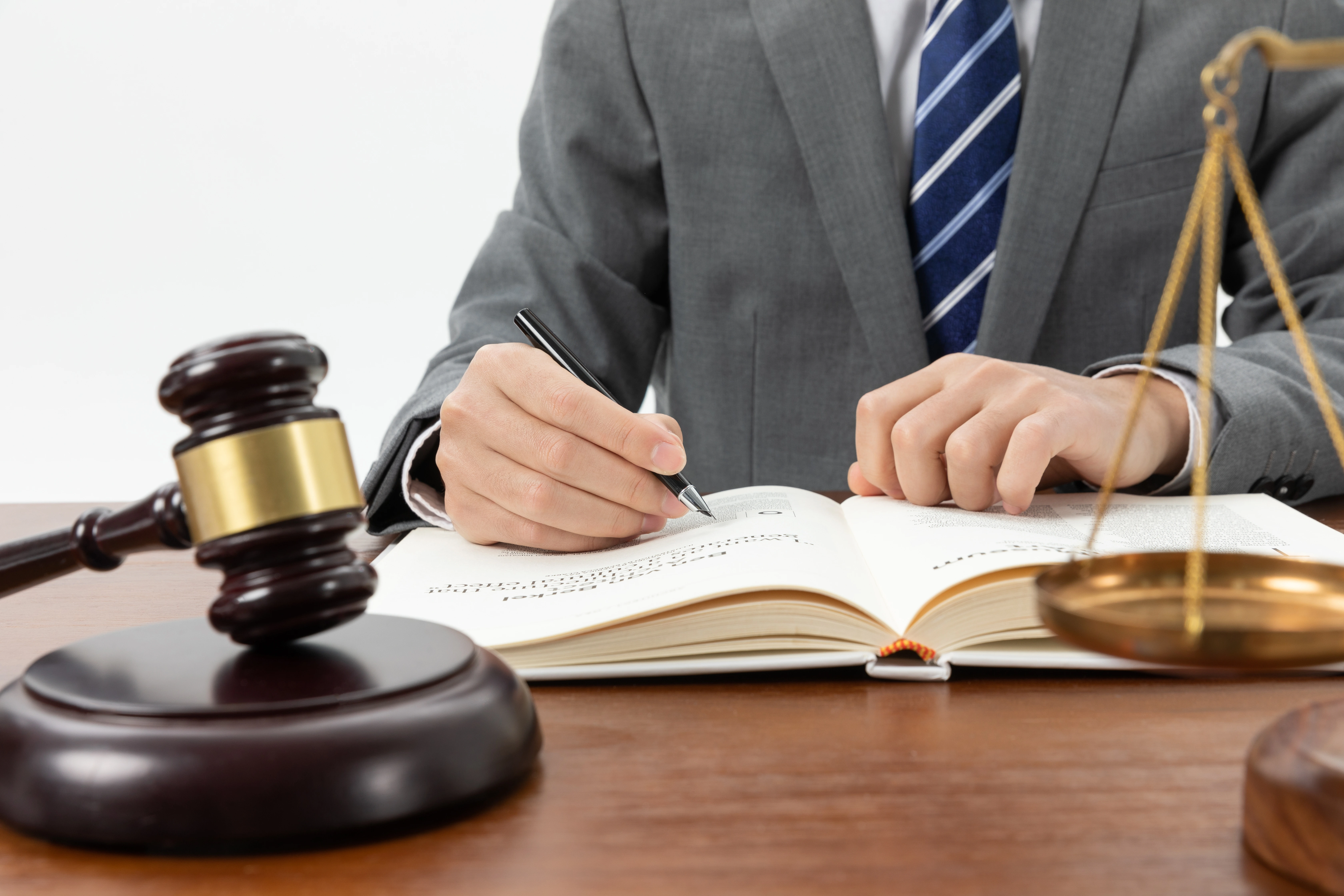 Civil litigation lawyer in Sharjah